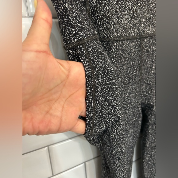 Athleta leggings Full leg/ with pockets Size M - Picture 6 of 7